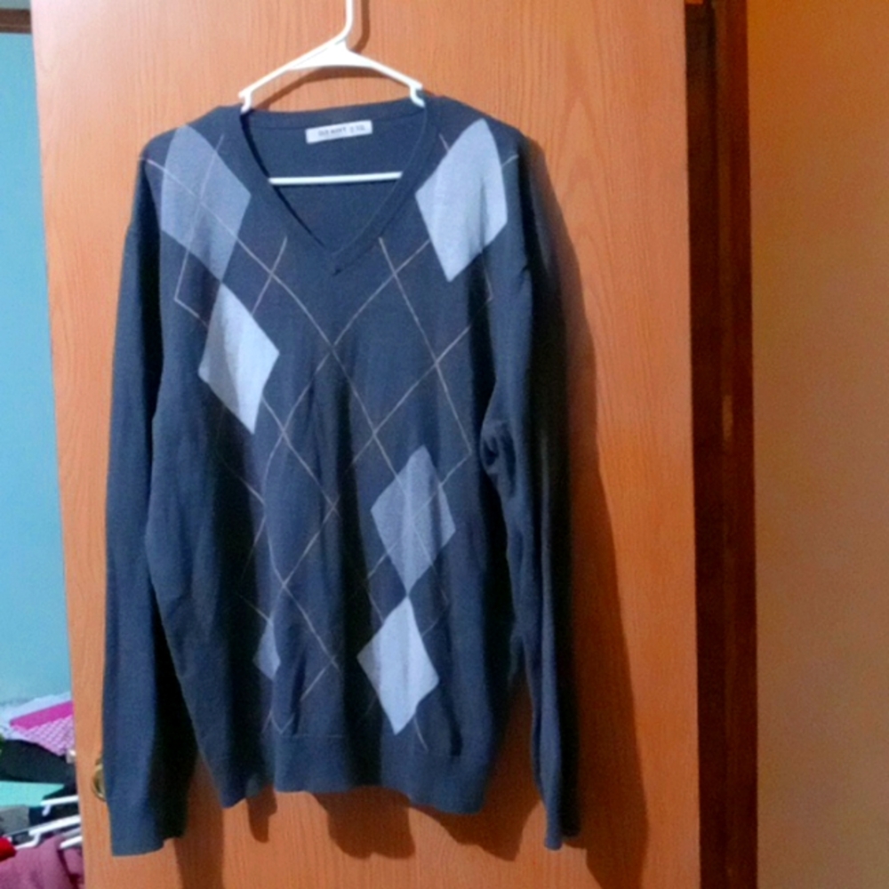 Old navy sweatshirt
